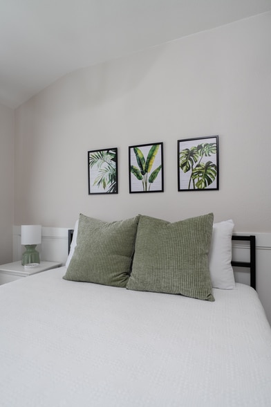 Building Photo - 10838 Newcomb Ave