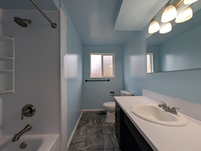 Building Photo - Great 4bed/1.5 bath home with bonus space and additonal storage