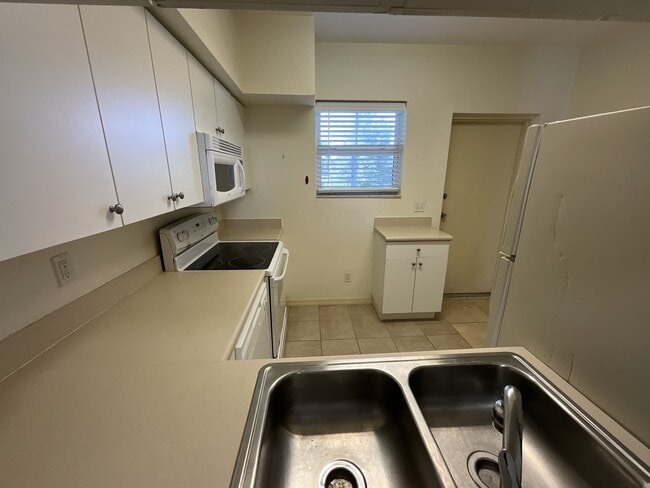 Building Photo - 8312 Bernwood Cove Loop
