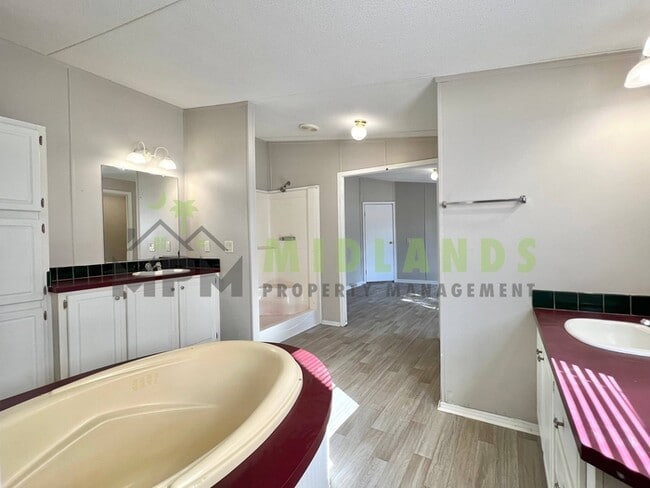 Building Photo - 323 Tabor Dr