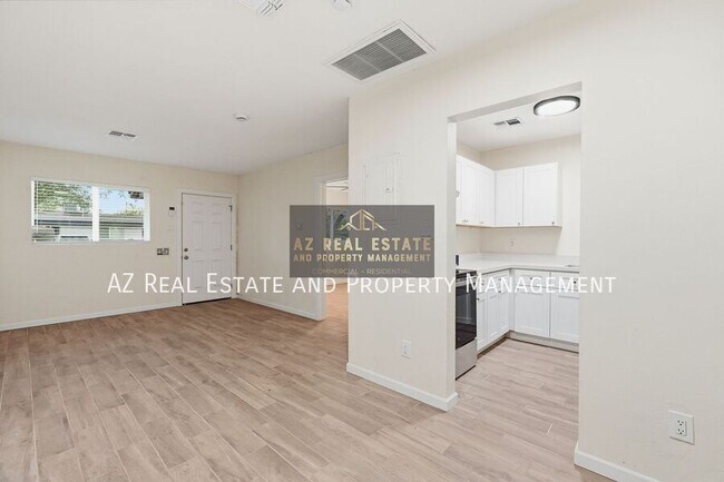 Building Photo - 1804 E Coronado Rd