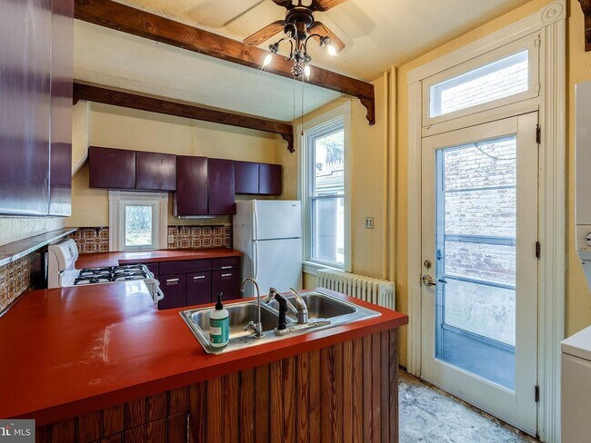 Building Photo - 524 Howard Ave