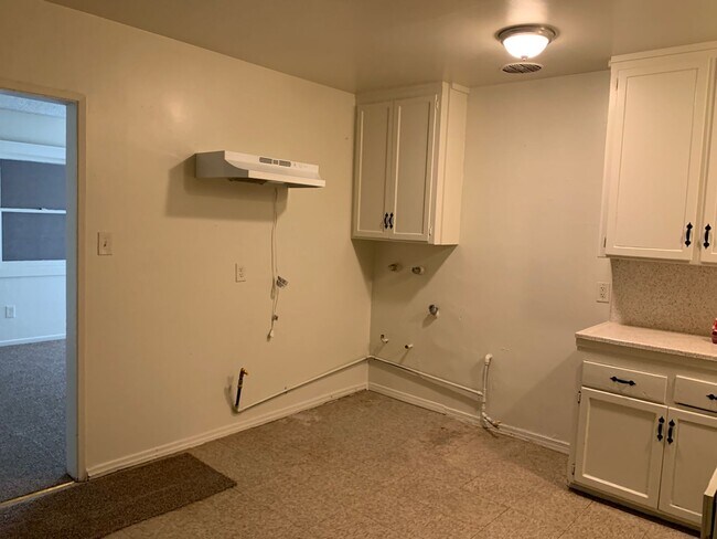 Building Photo - For rent by owner, section-8 ok - 3-Bed House on Cul-de-sac