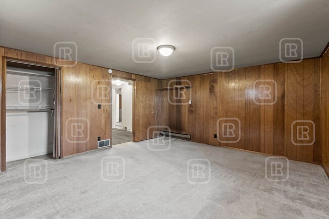 Building Photo - 808 E Mission Ave