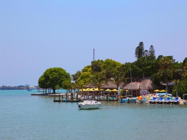 Building Photo - 1127 S Osprey Ave