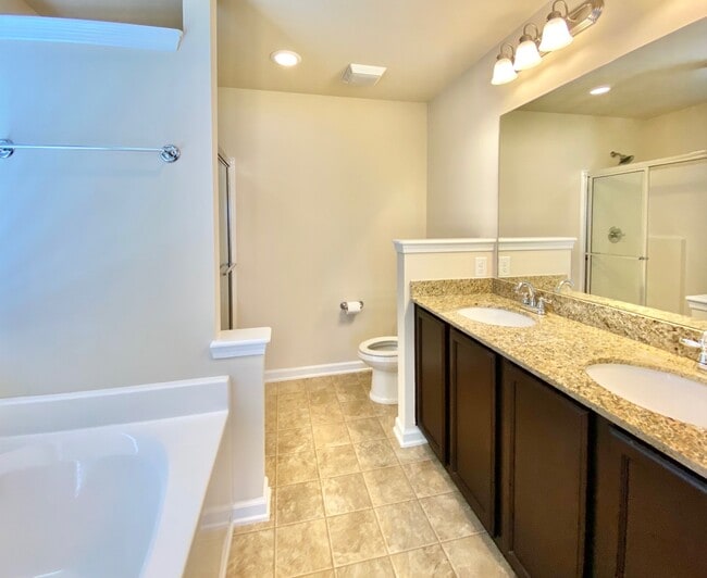 Building Photo - 602 Deertrack Run