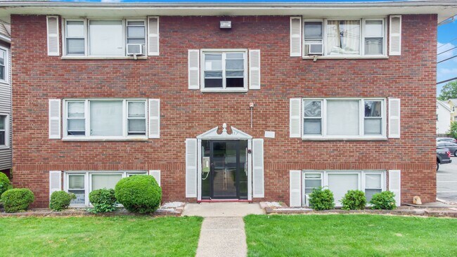 Building Photo - 437 Elmora Avenue