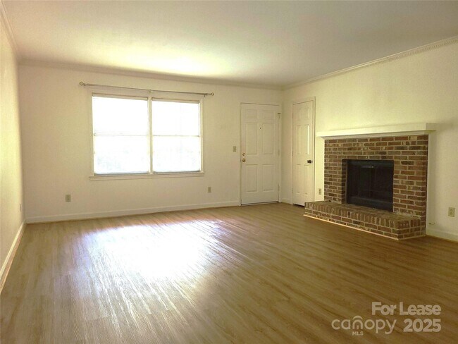 Building Photo - 2141 Selwyn Ave