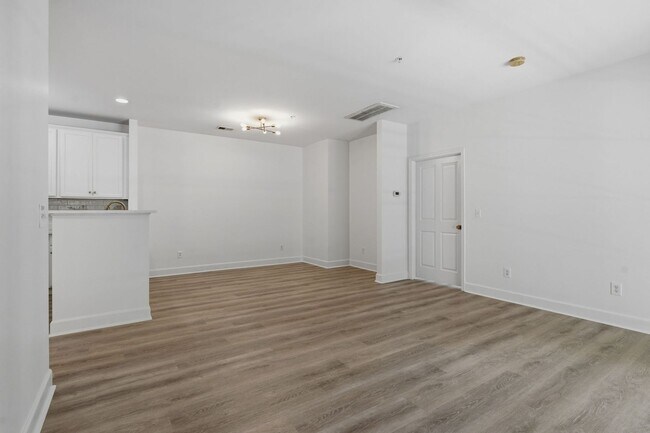 Building Photo - 4846 Bevendean Dr