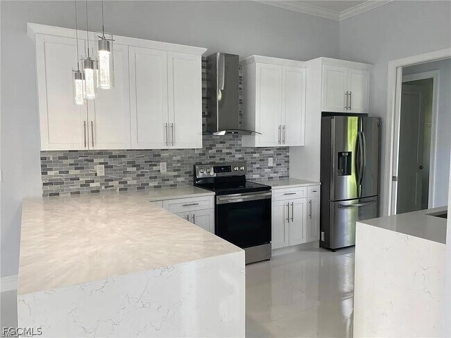 Building Photo - 3738 SE Santa Barbara Pl