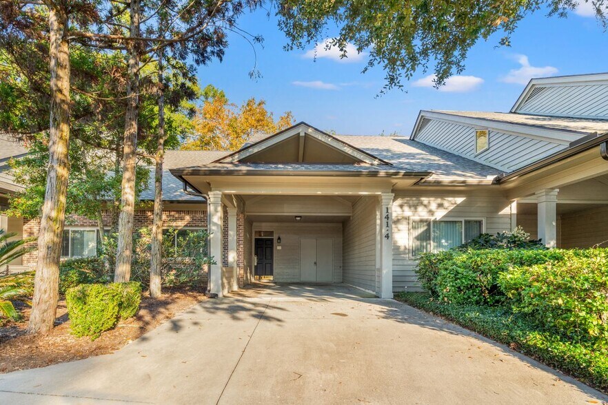 Building Photo - 141-14112 12 Oaks Dr