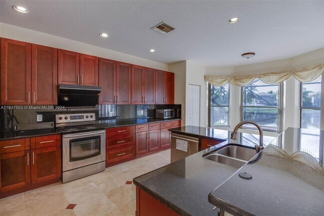 Building Photo - 2231 SW 164th Ave