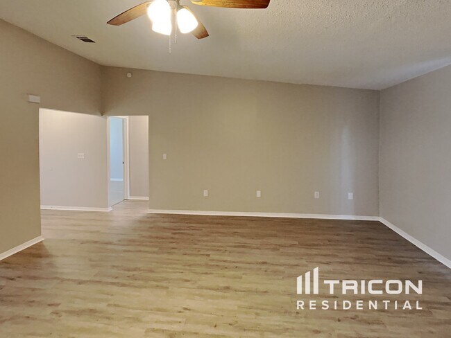 Building Photo - 641 Heraldo Ct