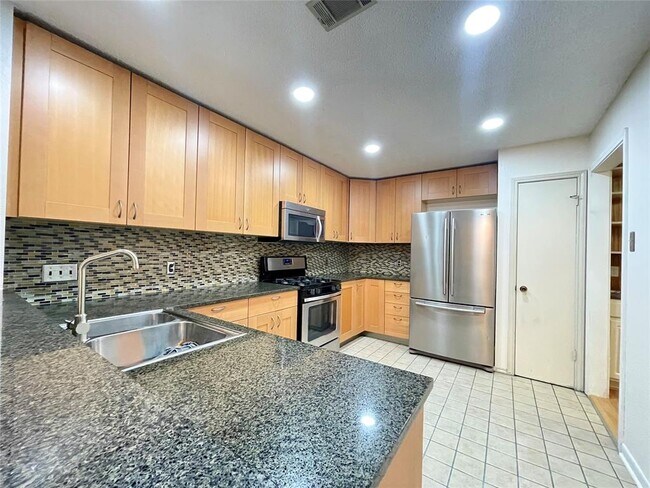 Building Photo - 5912 Avery Island Ave