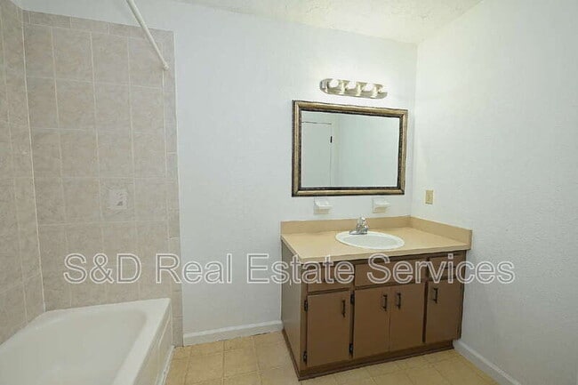 Building Photo - 2249 9th St SE