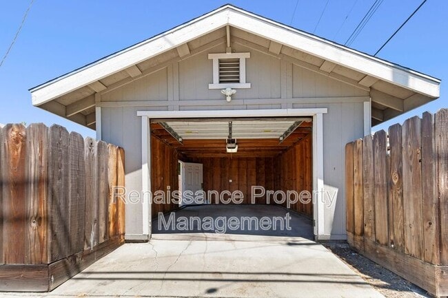 Building Photo - 400 E Ellis St