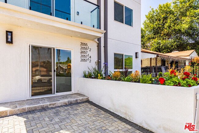 Building Photo - 2057 1/2 S Garth Ave