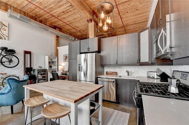 Building Photo - 170 Boulevard SE