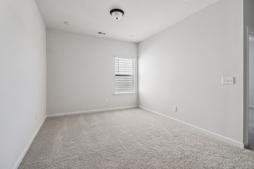 Building Photo - 700 Shetland Trl