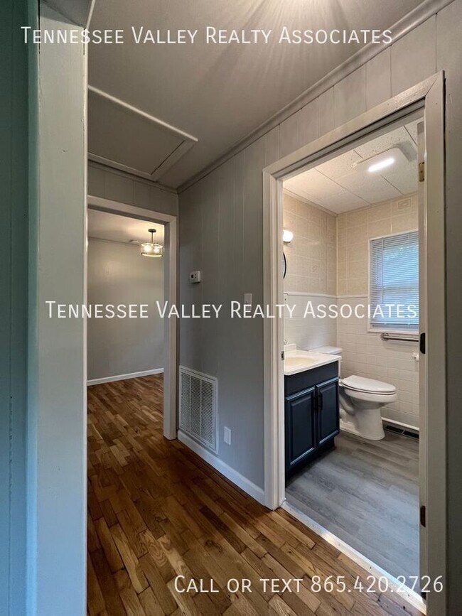 Building Photo - 3009 Cox Ln