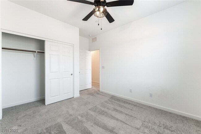 Building Photo - 5730 Sky Pointe Dr