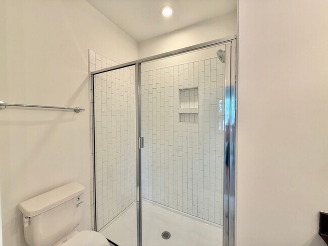 Building Photo - Newly Built 4BD, 3.5BA Northeast Raleigh Townhome in a Great Location