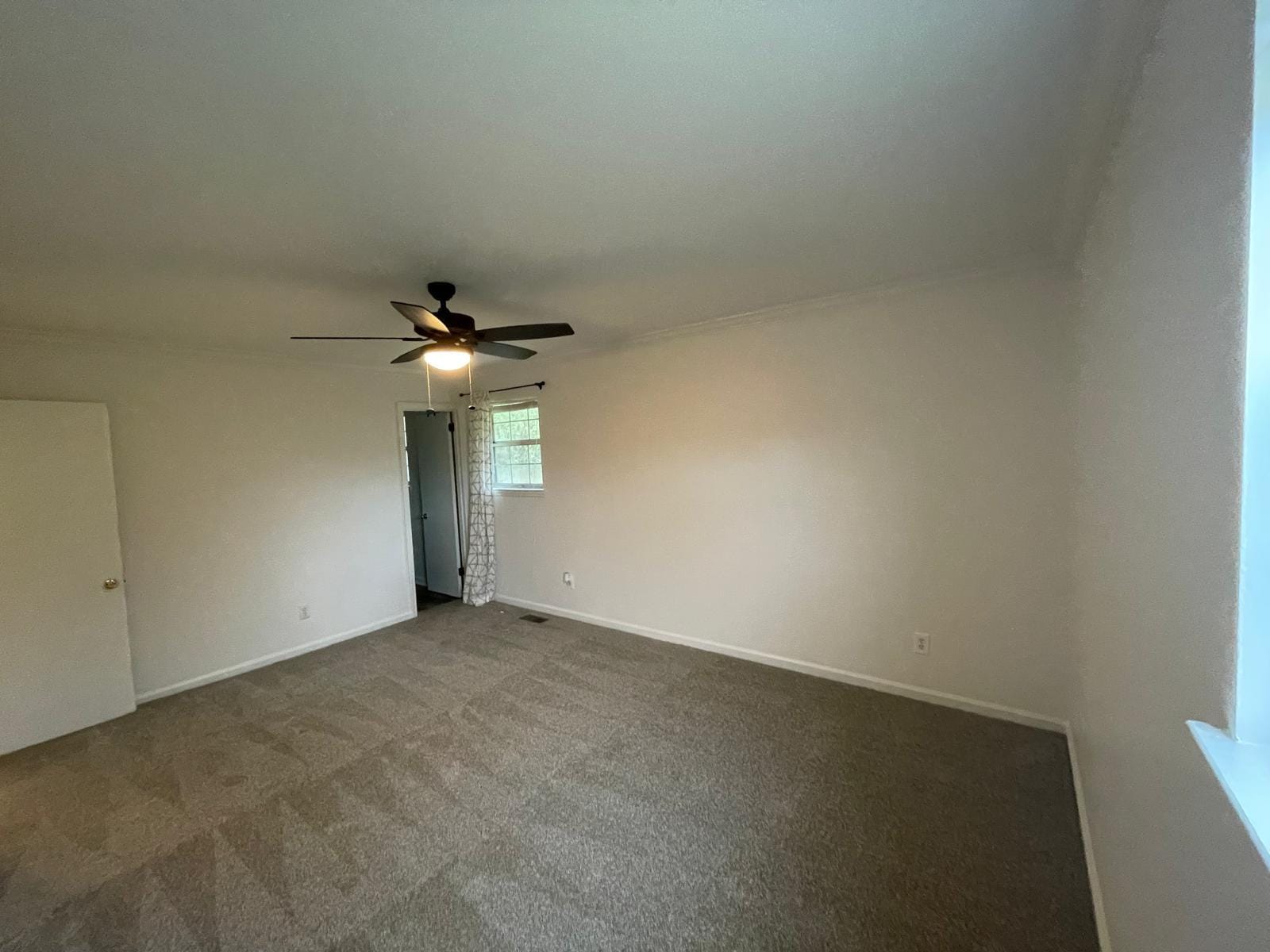 Master Bedroom (w/ bathroom en-suite) - 1936 Ashmore Ave