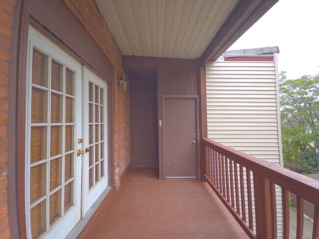 Building Photo - 421 Wethersfield Ave
