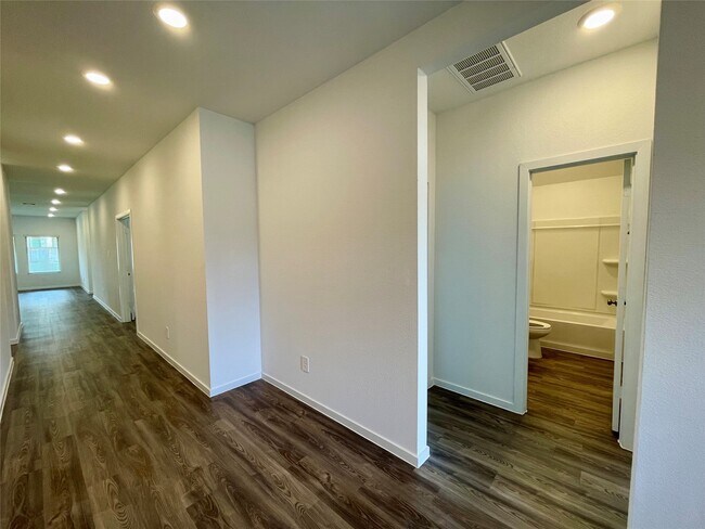 Building Photo - 17202 Coppice Oak Dr
