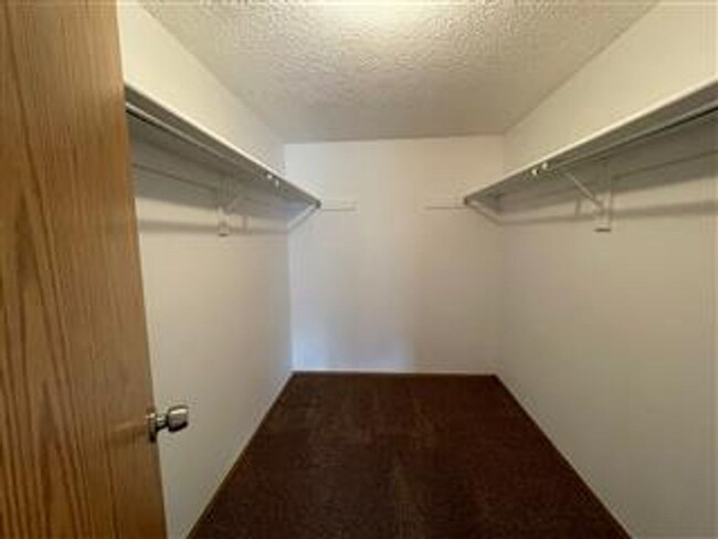Building Photo - Soda Lakes Condo