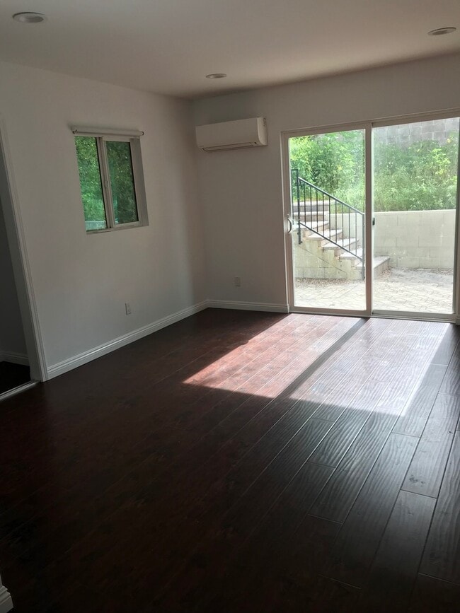 Building Photo - Spacious Dual-Unit Home in Prime Echo Park Location *Close to Dodger Stadium*