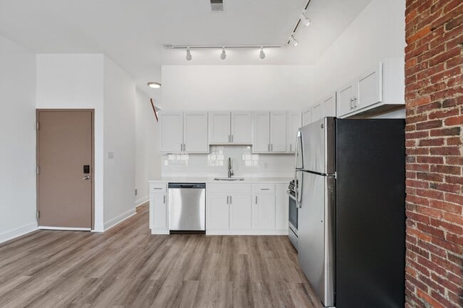 Building Photo - 2304 1/2 E Carson Street
