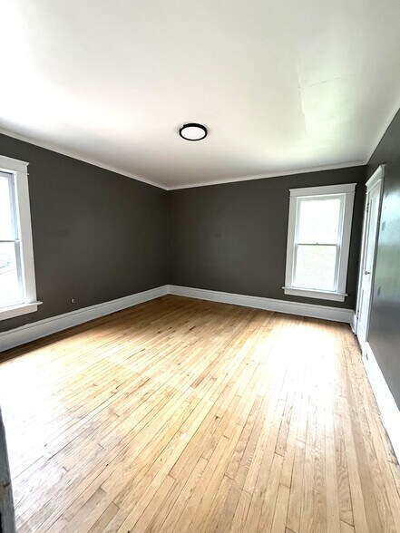 Building Photo - 1248 W 10th St