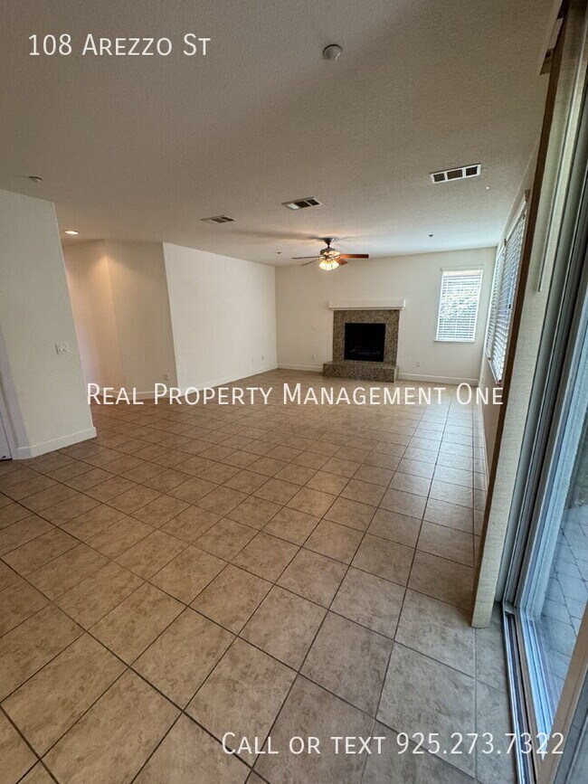 Building Photo - 108 Arezzo St