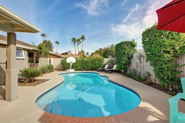 Building Photo - 8881 E Gray Rd