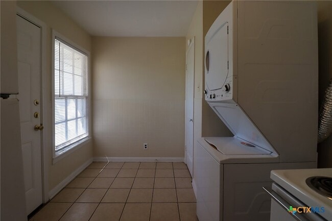 Building Photo - 1512 White Ave