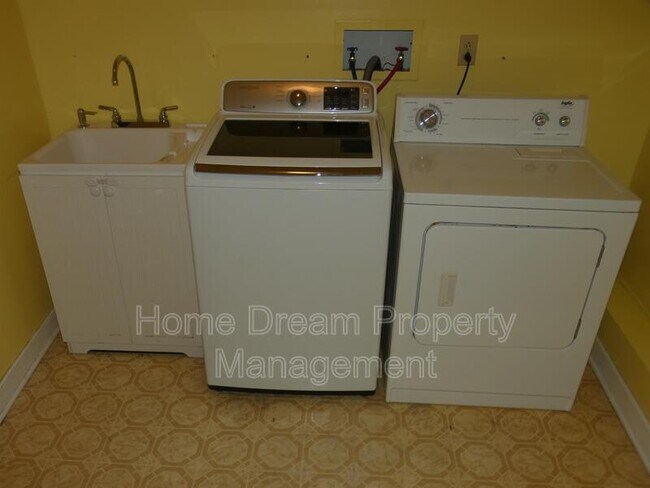 Building Photo - 10451 Edgehill Ln