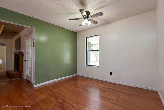 Building Photo - 4 bedrooms / 2 bathrooms / Privacy Fence /...