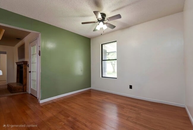 Building Photo - 4 bedrooms / 2 bathrooms / Privacy Fence /  PETS Welcome / WILLARD SCHOOLS / SUNROOM!