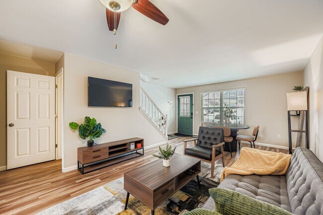 Building Photo - Cozy Furnished Home in Quiet Louisville Neighborhood