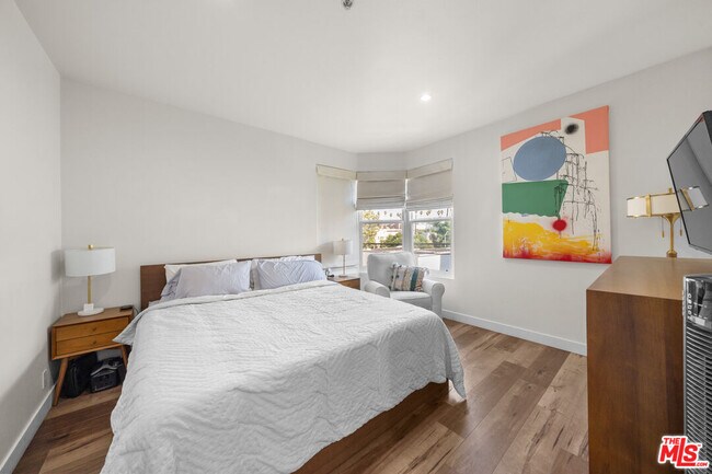 Building Photo - 620 S Gramercy Pl