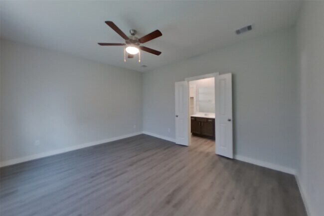 Building Photo - 23631 Gibson Frst Dr