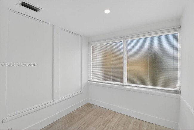 Building Photo - 220 SW 16th St