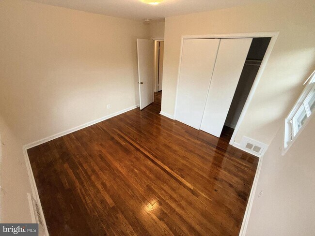 Building Photo - 9412 Holland Ct