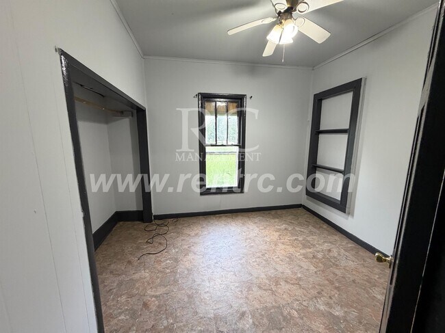 Building Photo - 18 Iowa-