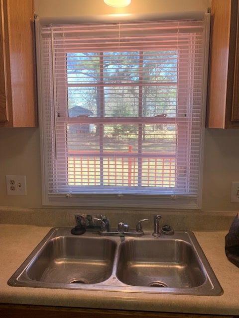 Double Sink with Disposal - 3099 Hopkins Rd