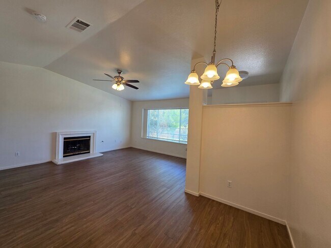 Building Photo - *** MOVE IN SPECIAL - $500.00 OFF FIRST MONTHS RENT***