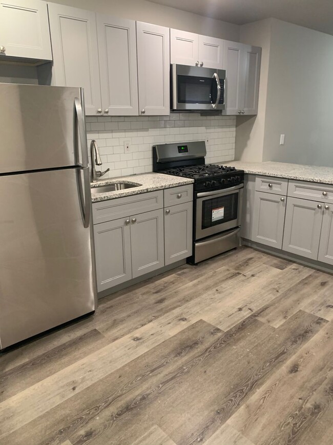 Building Photo - Newly Remodeled 3-bed / 3.5 bath Single Fa...