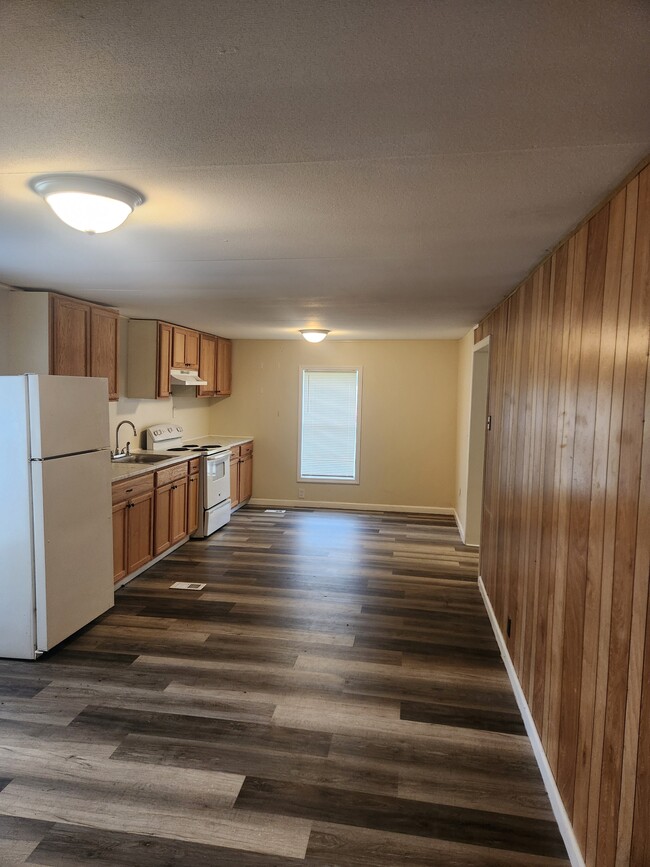 Building Photo - 327 Becky Ln