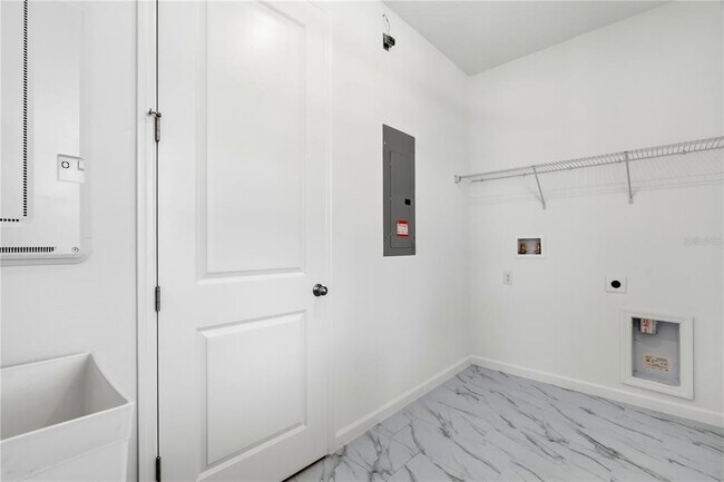 Building Photo - 17049 Haggerty Hollow Dr
